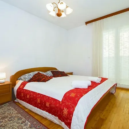 Two-bedroom In דירה *